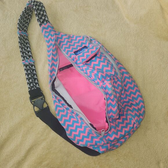 KAVU Rope Sling Canvas Outdoor Bag Pink Teal Chevron Zigzag Pattern VGC - Picture 5 of 5